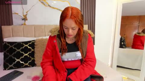 Snapshot of cristalwalker__ chatting on June 8, 10:37 am cristal walker online show from June 8, 10:37 am