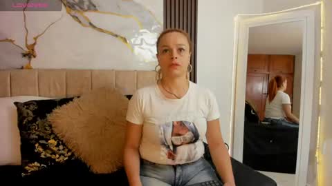 Snapshot of cristalwalker__ chatting on July 1, 11:23 am cristal walker online show from July 1, 11:23 am