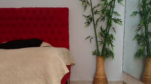 Cris  online show from June 17, 7:04 pm