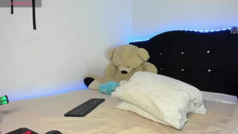 Snapshot of cristina_fernando chatting on June 16, 11:51 pm soycriss online show from June 16, 11:51 pm