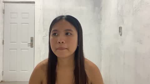 Mia online show from August 7, 11:45 am