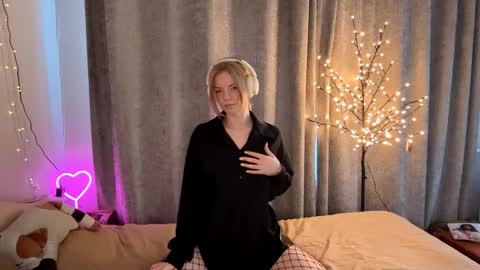 Snapshot of cristinekondo chatting on April 6, 2:29 pm Marry online show from April 6, 2:29 pm
