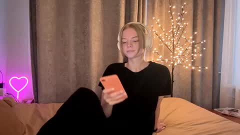 Snapshot of cristinekondo chatting on April 11, 2:54 pm Marry online show from April 11, 2:54 pm