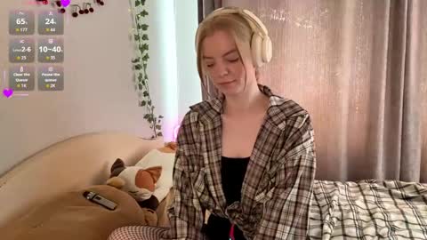Snapshot of cristinekondo chatting on April 24, 3:14 pm Marry online show from April 24, 3:14 pm