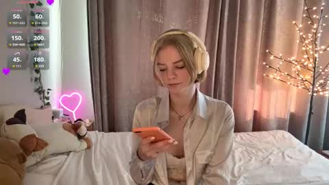 Snapshot of cristinekondo chatting on May 6, 3:17 pm Marry online show from May 6, 3:17 pm