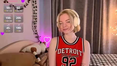 Snapshot of cristinekondo chatting on May 22, 3:50 pm Marry online show from May 22, 3:50 pm