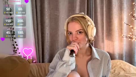 Snapshot of cristinekondo chatting on May 25, 3:29 pm Marry online show from May 25, 3:29 pm
