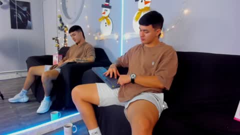 Snapshot of cristopher_strong chatting on December 5, 1:38 pm Cristopher online show from December 5, 1:38 pm