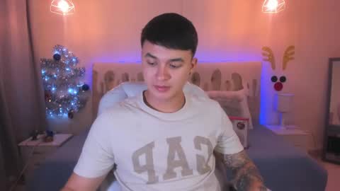 Snapshot of cristopher_strong chatting on December 7, 2:02 pm Cristopher online show from December 7, 2:02 pm