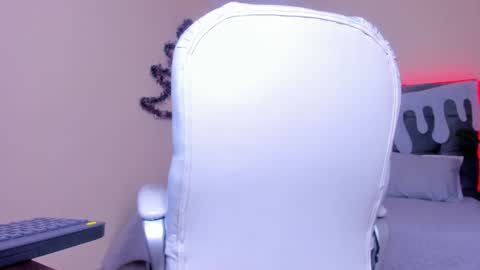 Snapshot of cristopher_strong chatting on December 18, 3:55 pm Cristopher online show from December 18, 3:55 pm