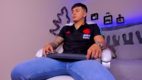 Snapshot of cristopher_strong chatting on December 20, 1:33 pm Cristopher online show from December 20, 1:33 pm