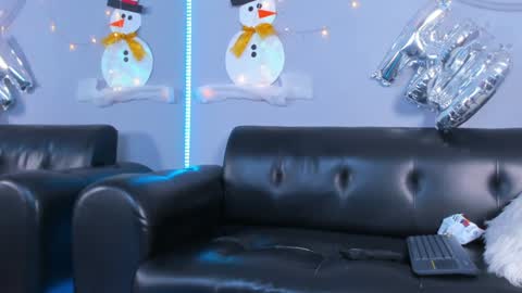 Snapshot of cristopher_strong chatting on January 3, 3:33 pm Cristopher online show from January 3, 3:33 pm