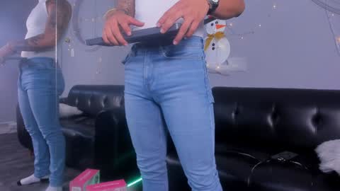 Snapshot of cristopher_strong chatting on January 6, 3:29 pm Cristopher online show from January 6, 3:29 pm