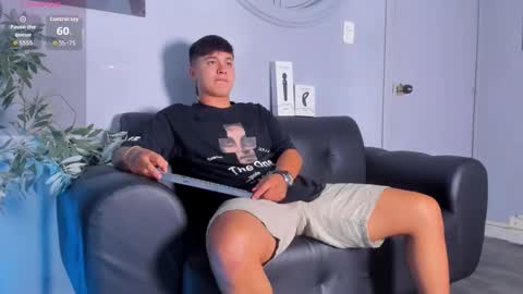 Snapshot of cristopher_strong chatting on September 29, 12:21 pm Cristopher online show from September 29, 12:21 pm