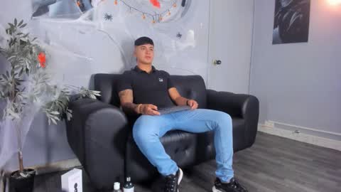 Snapshot of cristopher_strong chatting on October 4, 11:08 am Cristopher online show from October 4, 11:08 am