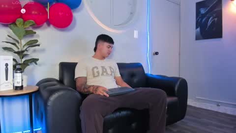 Snapshot of cristopher_strong chatting on June 10, 12:15 pm Cristopher online show from June 10, 12:15 pm