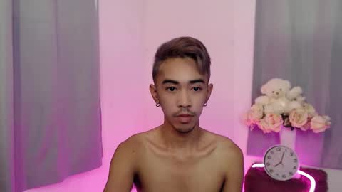 Snapshot of crocodale chatting on October 19, 4:35 am crocodale online show from October 19, 4:35 am