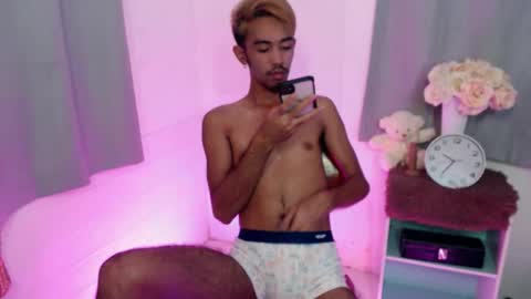 Snapshot of crocodale chatting on November 19, 6:08 pm crocodale online show from November 19, 6:08 pm