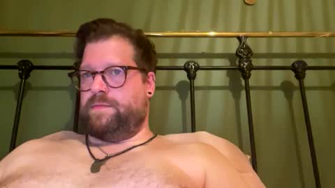 Snapshot of crouchendtiger chatting on September 15, 12:21 am crouchendtiger online show from September 15, 12:21 am