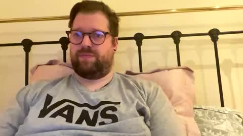 Snapshot of crouchendtiger chatting on October 17, 12:01 am crouchendtiger online show from October 17, 12:01 am