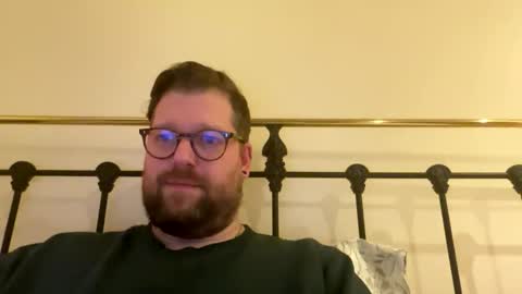 Snapshot of crouchendtiger chatting on November 23, 1:27 am crouchendtiger online show from November 23, 1:27 am