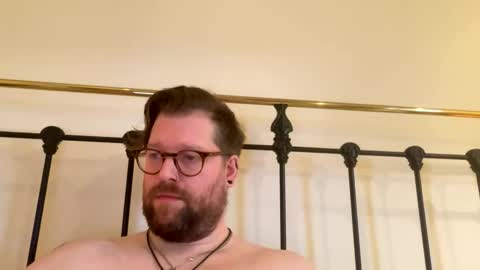 Snapshot of crouchendtiger chatting on November 26, 11:22 am crouchendtiger online show from November 26, 11:22 am