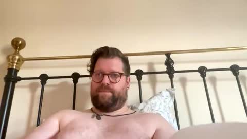 Snapshot of crouchendtiger chatting on November 29, 11:57 am crouchendtiger online show from November 29, 11:57 am