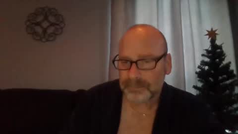 Snapshot of cruising_guy chatting on February 22, 11:35 am fun guy online show from February 22, 11:35 am