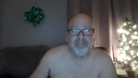 Snapshot of cruising_guy chatting on March 7, 6:21 am fun guy online show from March 7, 6:21 am