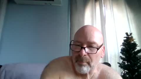 Snapshot of cruising_guy chatting on April 15, 11:28 am fun guy online show from April 15, 11:28 am