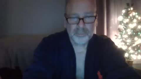 Snapshot of cruising_guy chatting on April 19, 3:17 am fun guy online show from April 19, 3:17 am
