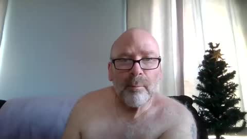 Snapshot of cruising_guy chatting on April 21, 12:44 pm fun guy online show from April 21, 12:44 pm