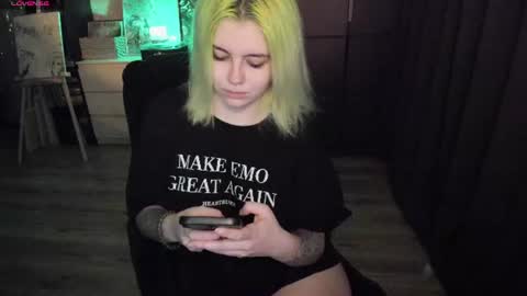Snapshot of cryptobjgirlv2 chatting on July 12, 10:50 am Lilith online show from July 12, 10:50 am