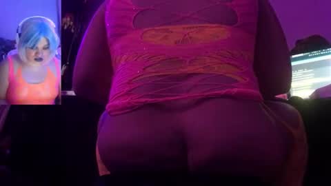 Snapshot of crysisweet chatting on November 8, 12:11 am ChrysiCreambunnmommy online show from November 8, 12:11 am