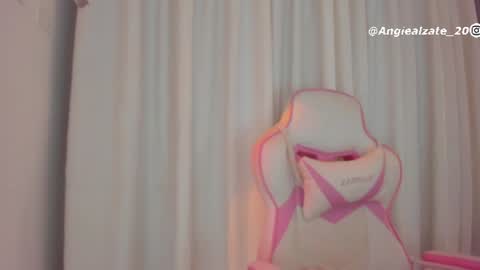 Snapshot of crystal_foster chatting on June 25, 5:12 am angie online show from June 25, 5:12 am
