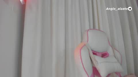 Snapshot of crystal_foster chatting on July 3, 4:30 am angie online show from July 3, 4:30 am
