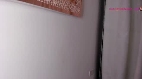Snapshot of crystal_foster chatting on July 31, 3:17 am angie online show from July 31, 3:17 am