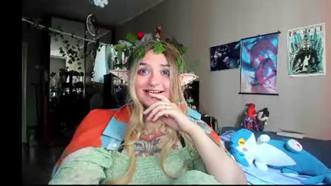 Snapshot of crystal_muse chatting on August 1, 12:15 pm Eva online show from August 1, 12:15 pm