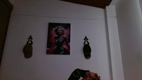 Snapshot of crystal_starx chatting on April 27, 10:30 pm Crystal Blaze online show from April 27, 10:30 pm