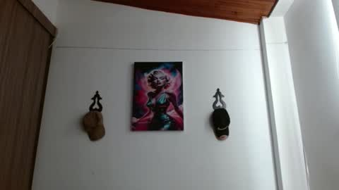 Snapshot of crystal_starx chatting on May 4, 3:52 pm Crystal Blaze online show from May 4, 3:52 pm