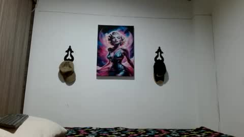Snapshot of crystal_starx chatting on May 28, 1:47 am Crystal Blaze online show from May 28, 1:47 am