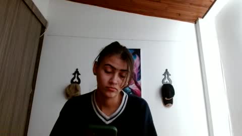 Snapshot of crystal_starx chatting on May 28, 3:53 pm Crystal Blaze online show from May 28, 3:53 pm