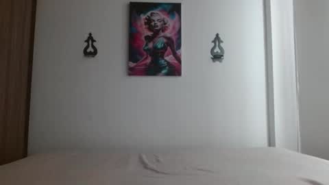 Snapshot of crystal_starx chatting on May 31, 3:30 pm Crystal Blaze online show from May 31, 3:30 pm