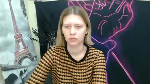 Snapshot of crystalgirl__ chatting on January 9, 7:10 am Stella online show from January 9, 7:10 am