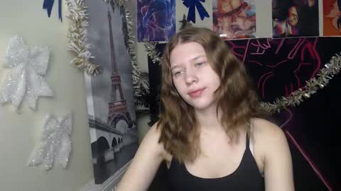 Snapshot of crystalgirl__ chatting on December 18, 6:47 pm Stella online show from December 18, 6:47 pm