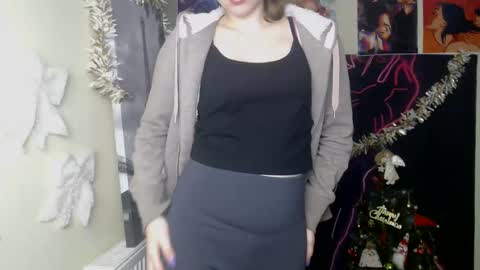 Snapshot of crystalgirl__ chatting on December 22, 7:38 am Stella online show from December 22, 7:38 am