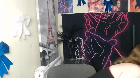 Snapshot of crystalgirl__ chatting on February 8, 1:14 pm Stella online show from February 8, 1:14 pm