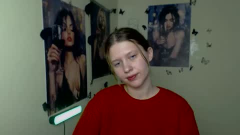 Snapshot of crystalgirl__ chatting on February 10, 3:49 pm Stella online show from February 10, 3:49 pm