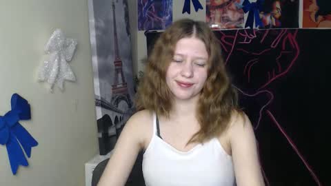 Snapshot of crystalgirl__ chatting on February 15, 7:51 am Stella online show from February 15, 7:51 am