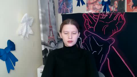 Snapshot of crystalgirl__ chatting on February 17, 1:07 pm Stella online show from February 17, 1:07 pm